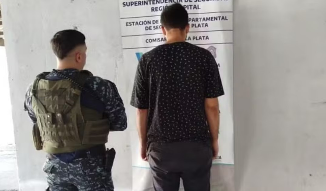 Dois brasileiros são presos por atos golpistas após Argentina emitir mandados