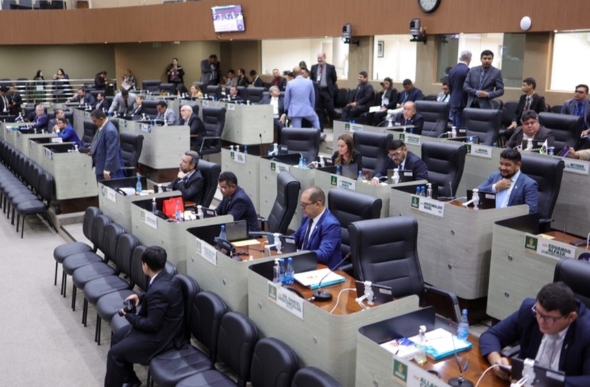 Vereadores de Manaus propõem aumento do próprio salário para R$ 26 mil, com direito a 13º 