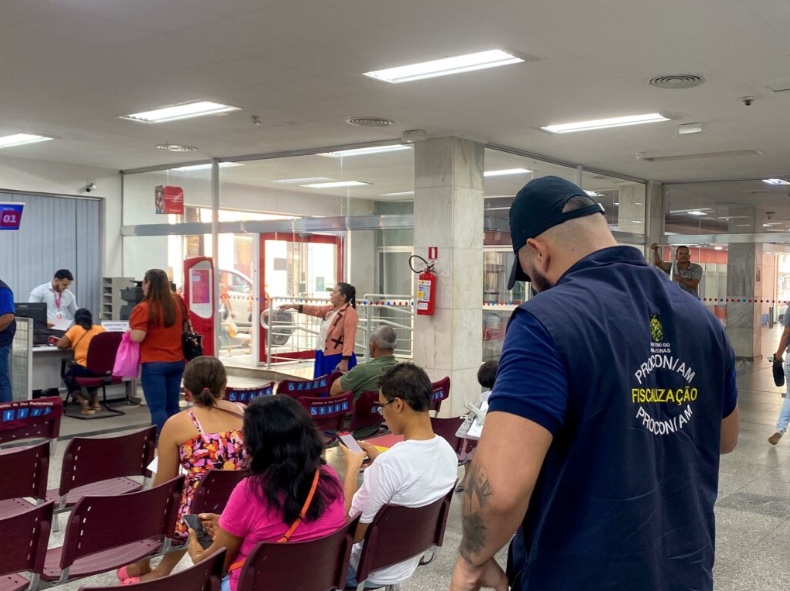 Bancos de Manaus são autuados por descumprirem a Lei das Filas