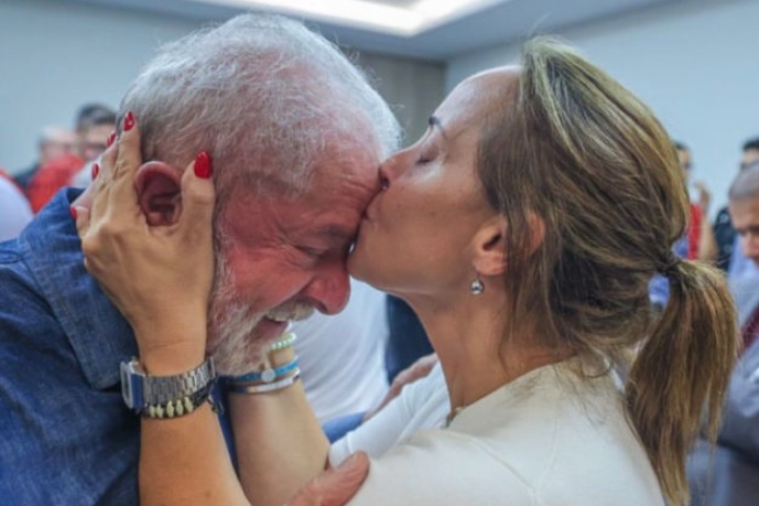 Filha de Lula se manifesta após cirurgia de emergência: 'Gosta de dar uns sustos'