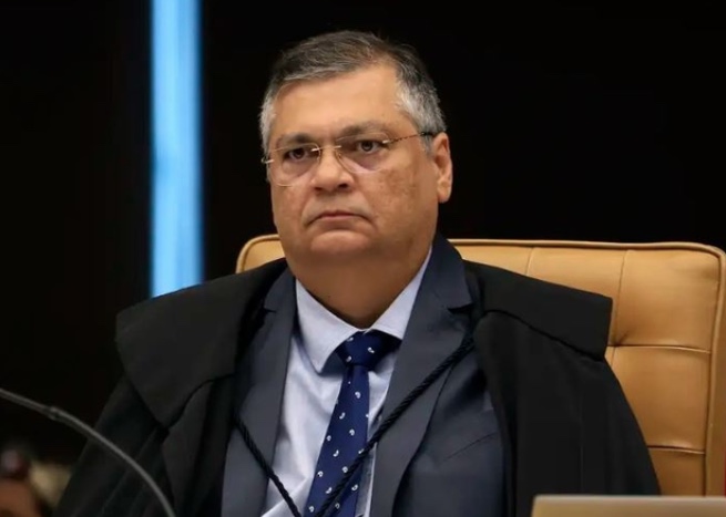 Dino dá 10 dias para AGU explicar atraso em transparência das emendas da saúde