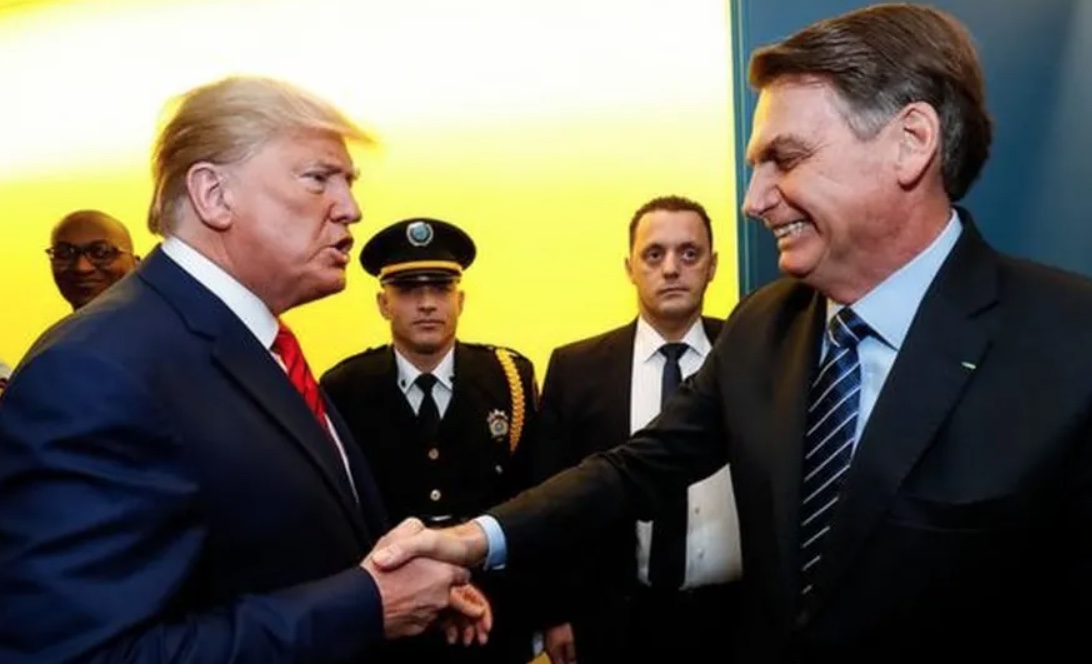Bolsonaro diz que recebeu convite para posse de Trump e pede passaporte a Moraes