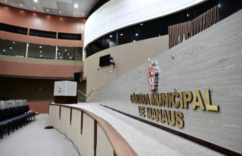 Juiz suspende aumento nos salários de vereadores e secretários de Manaus
