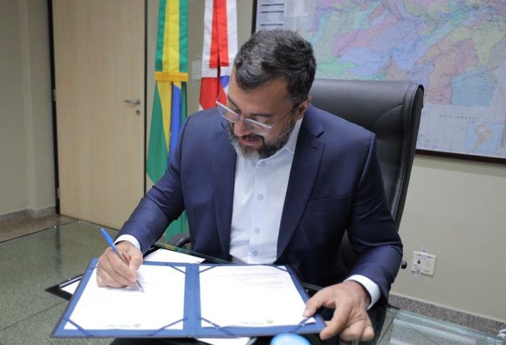 Wilson Lima sanciona lei que institui novo modelo de regionalização do saneamento básico para o interior