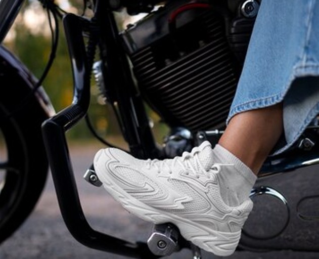 Mulheres ficam gravemente feridas durante colisão entre moto e poste na AM-010