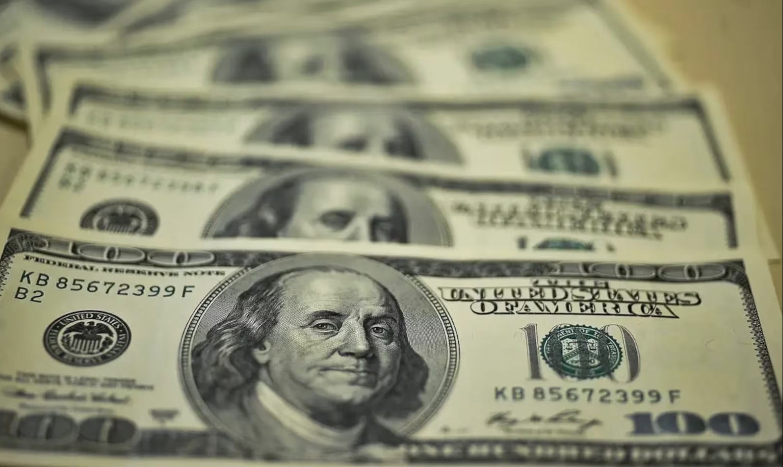 Dólar cai pela 7ª vez seguida e fecha a R$ 5,86, menor valor desde novembro 