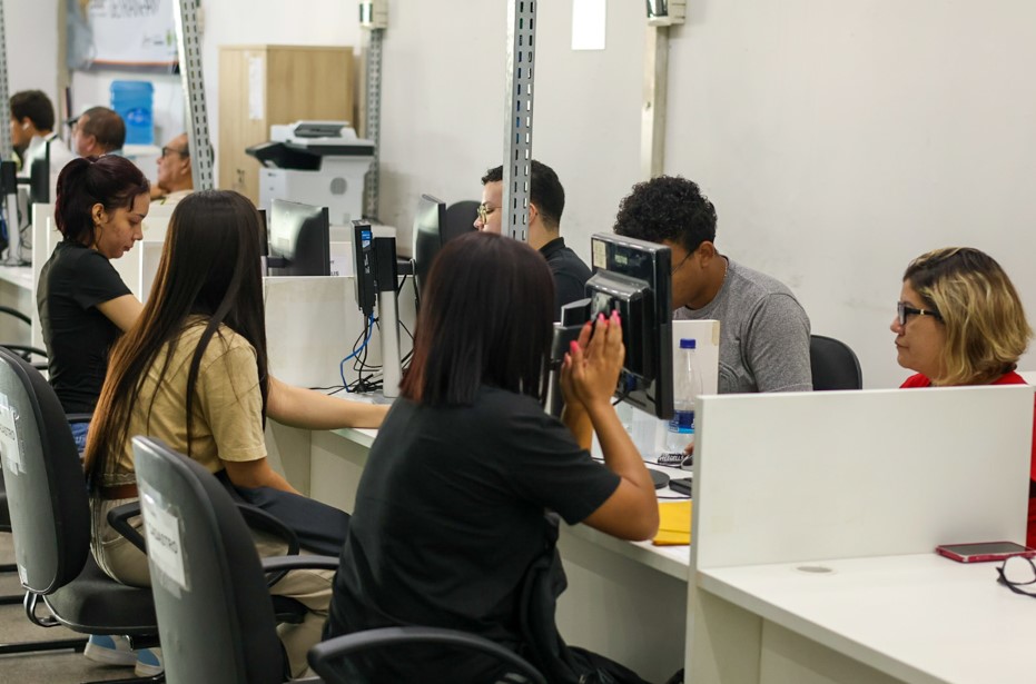 Assistente financeiro e mais: Sine Amazonas divulga 129 vagas para esta terça