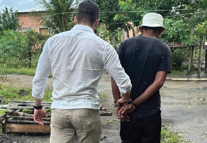Suspeito de matar homem em campo e arrastá-lo até margem de rio é preso no Amazonas