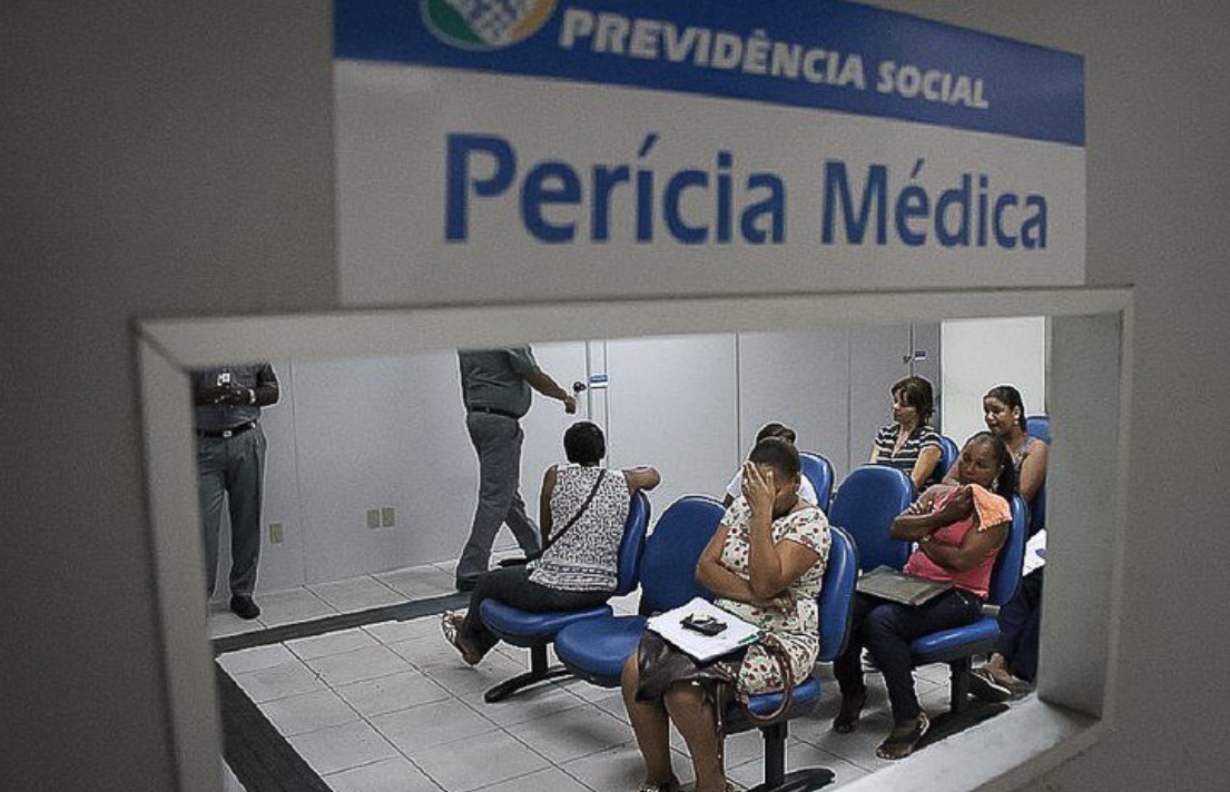 Ex-médica perita do INSS é condenada por receber sem cumprir jornada de trabalho; chefe acobertou