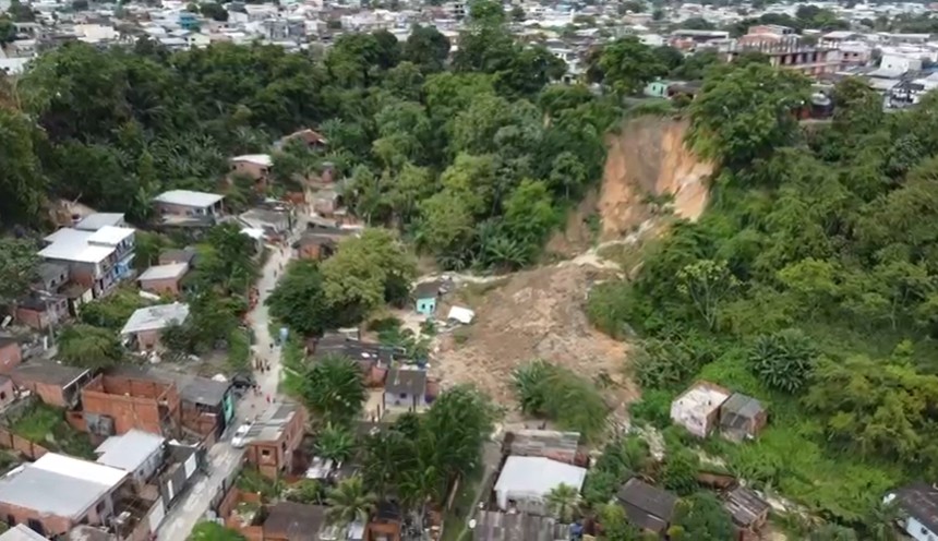 Defesa Civil alerta para risco de deslizamento de terra durante chuva em Manaus