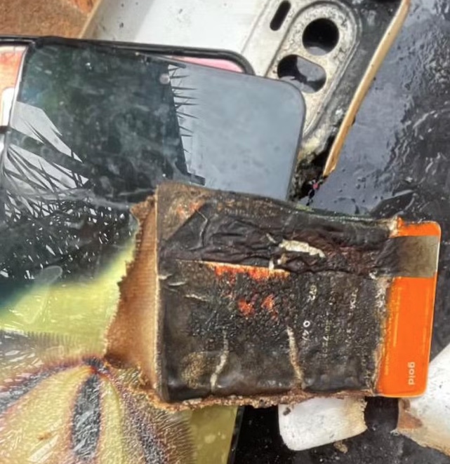 Celular explode e queima dedo de jovem enquanto dormia ao lado de aparelho em Campo Grande