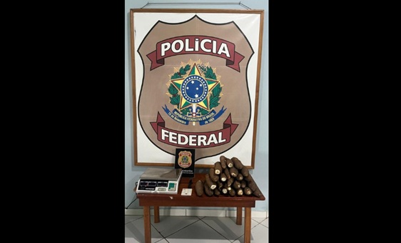 PF apreende 9kg de cocaína escondidos em macaxeira em Santo Antônio do Içá