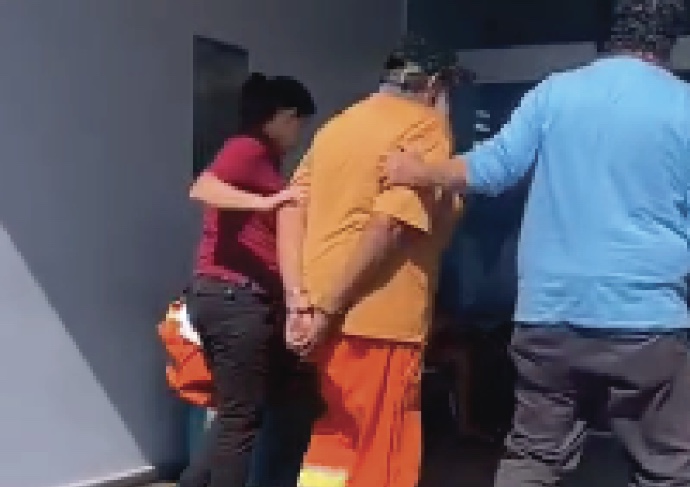 Idoso é preso por agredir ex após DVD ser danificado na Cidade Nova