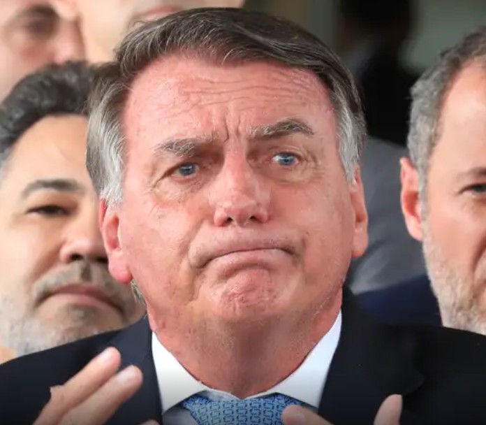 Bolsonaro usará tornozeleira e não poderá falar com diplomatas estrangeiros