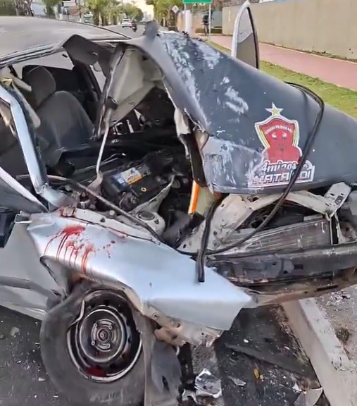 Três pessoas da mesma família ficam feridas em acidente com carro na Ponta Negra