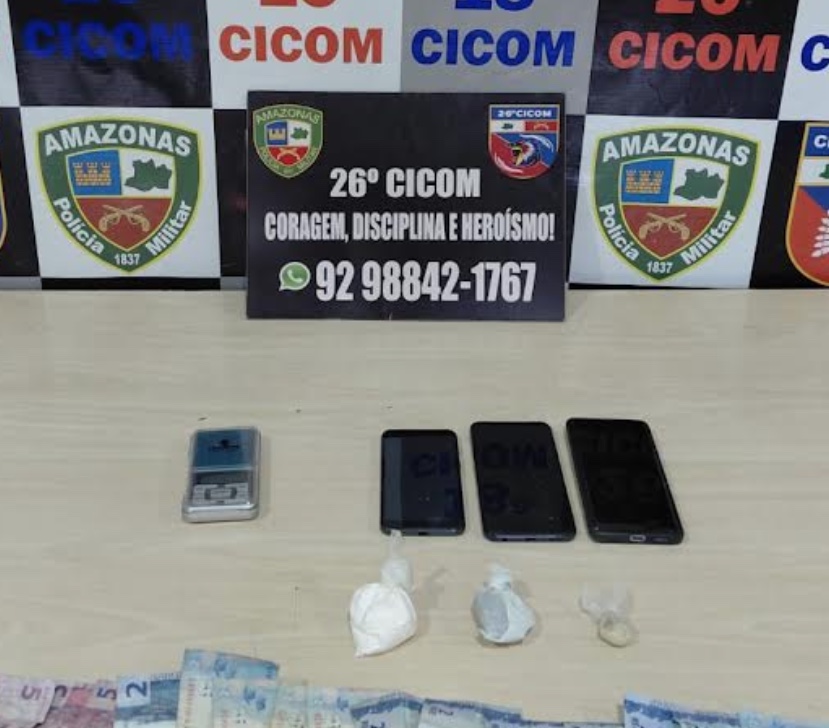 Mãe é presa por tráfico em kitnet onde vivia com os filhos pequenos em Manaus