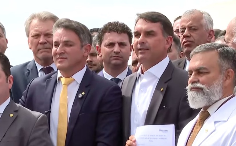 "Bolsonaro não pediu para postar", diz Flávio sobre vídeo que resultou na prisão do pai