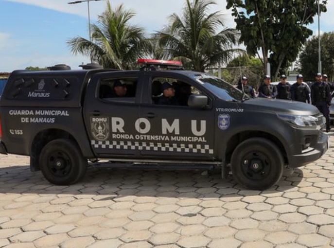 Mãe se esconde em padaria com filho para escapar de surra do marido em Manaus