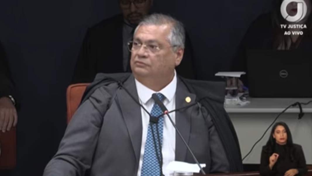 Flávio Dino vota para condenar Bolsonaro e mais 7 réus