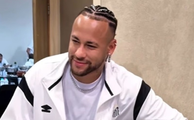 Neymar se diz "último dos moicanos" e critica o que é politicamente correto no futebol