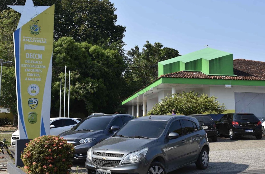 Homem é preso por colocar rastreador em carro da ex e persegui-la na delegacia em Manaus
