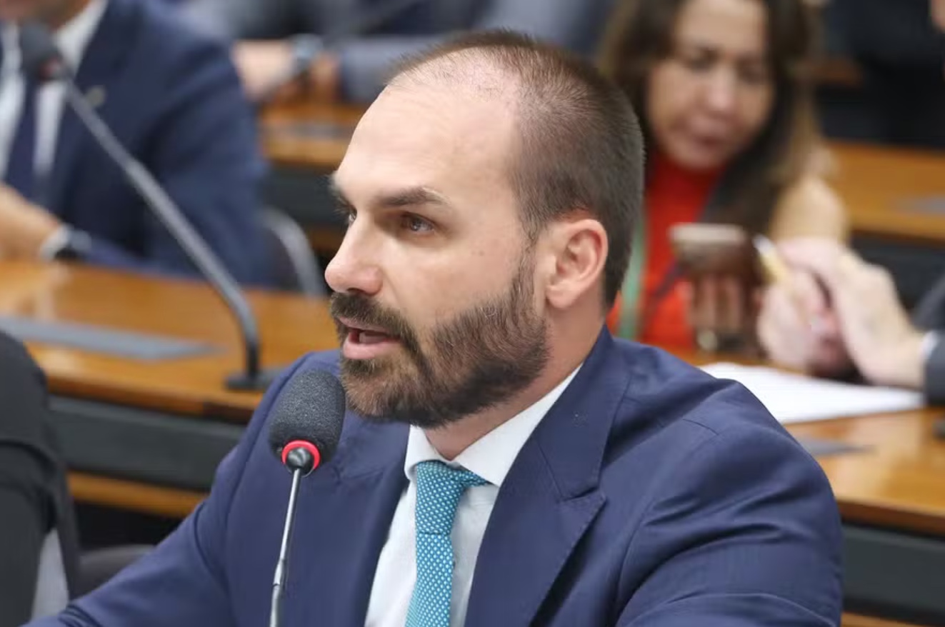 Por unanimidade, STF torna Eduardo Bolsonaro réu por atuação nos EUA