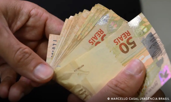 Lula sanciona lei que isenta IR para quem ganha até R$ 5 mil