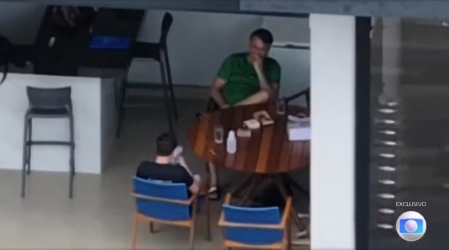 Moraes questiona advogados sobre uso de celular de Nikolas em visita a Bolsonaro