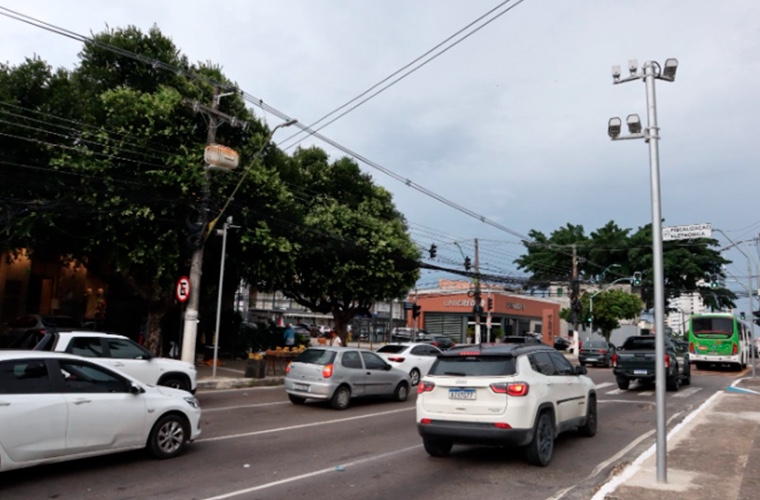 Amazonas lidera infrações por radar e tem menor obediência às câmeras, diz estudo