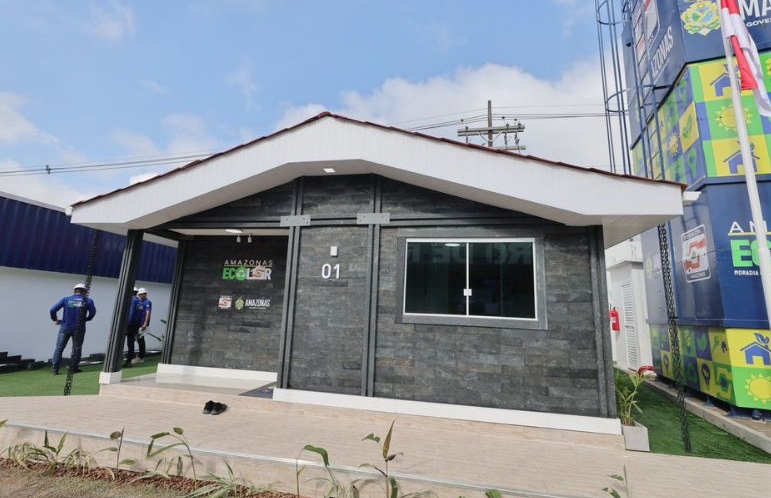 Governo do Amazonas lança casas sustentáveis feitas com plástico reciclado