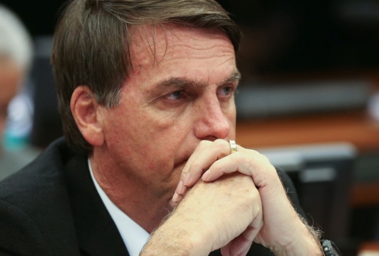 Bolsonaro pede Smart TV, leitura e bispo na prisão; Moraes aguarda PGR