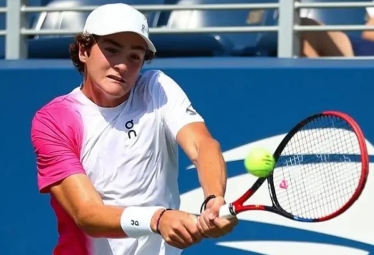 João Fonseca se torna top 100 do mundo e trabalha para escalar mais degraus