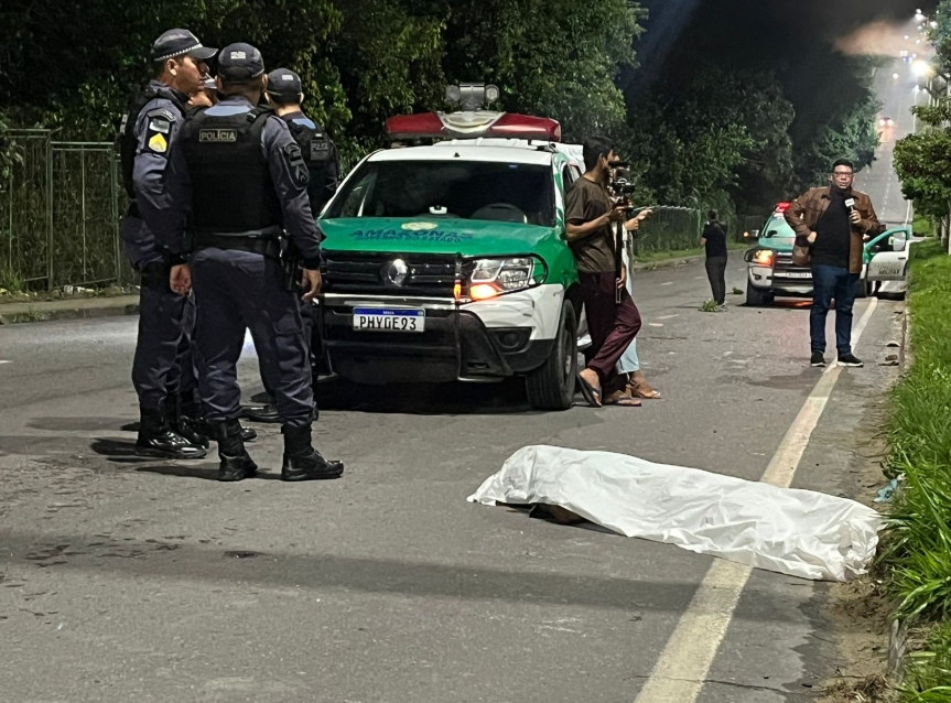 Homem morre atropelado ao sair correndo de área de mata no Musa