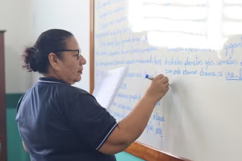 Prefeitura de Itacoatiara abre processo seletivo com 145 vagas para professores