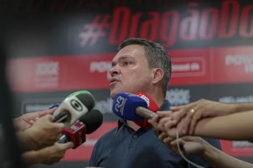 Repórter se retira de entrevista após fala machista do presidente do Atlético-GO