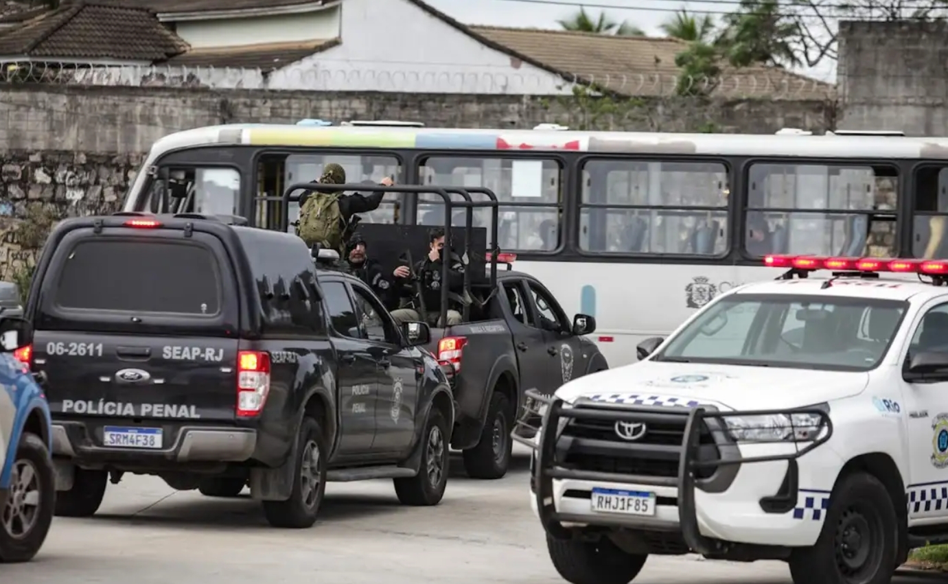 Faxineira é presa por resistir à entrada de policiais em megaoperação na Rio