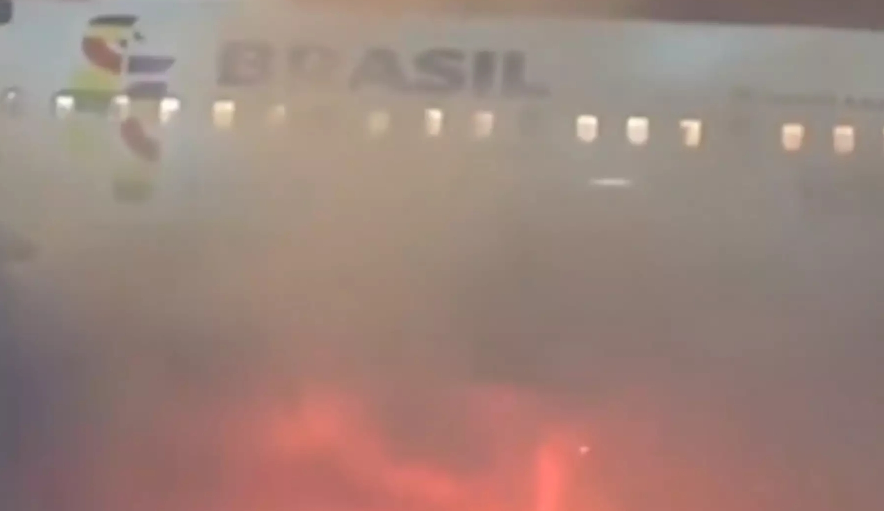 Avião da Latam é esvaziado após fogo atingir área de carga no Aeroporto de Guarulhos