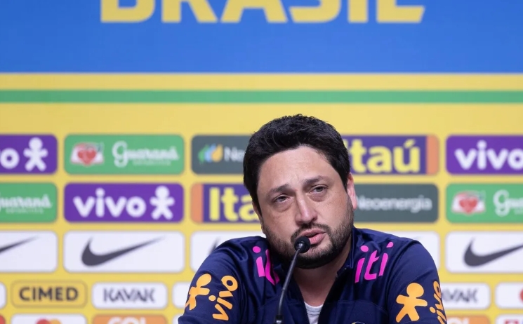 Arthur Elias convoca seleção feminina para treinos; veja