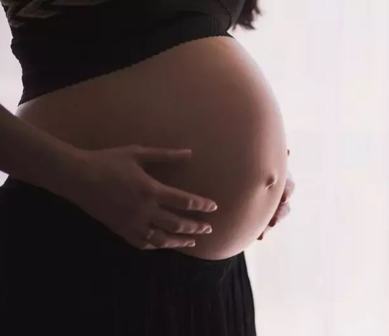 Anvisa aconselha ministério a não liberar vacina AstraZeneca para grávidas