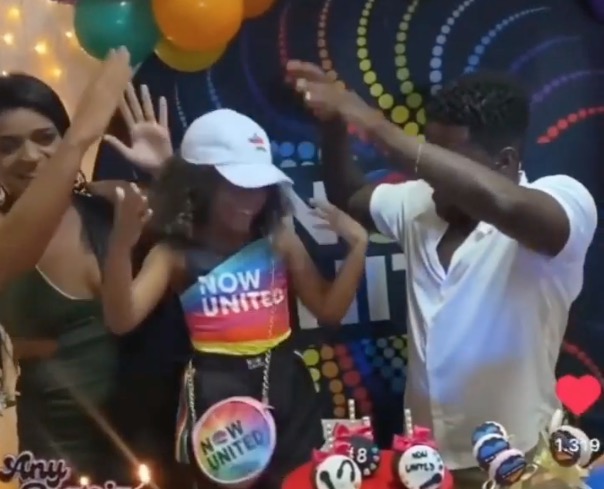 Tiktoker mirim viraliza com dancinha inusitada de 'Benção do Senhor'; veja vídeo