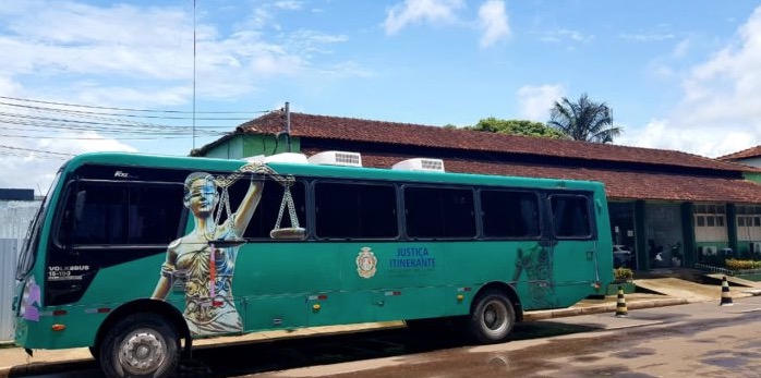 Emplacamento e outros serviços são oferecidos em ação do Detran em Novo Airão