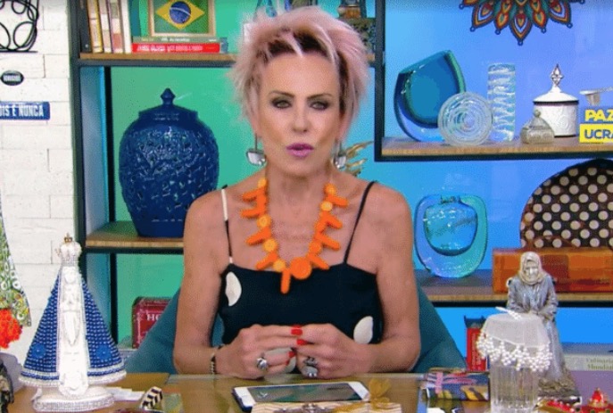 Ana Maria usa colar de cenoura para criticar alta dos preços: 'acessório caríssimo'