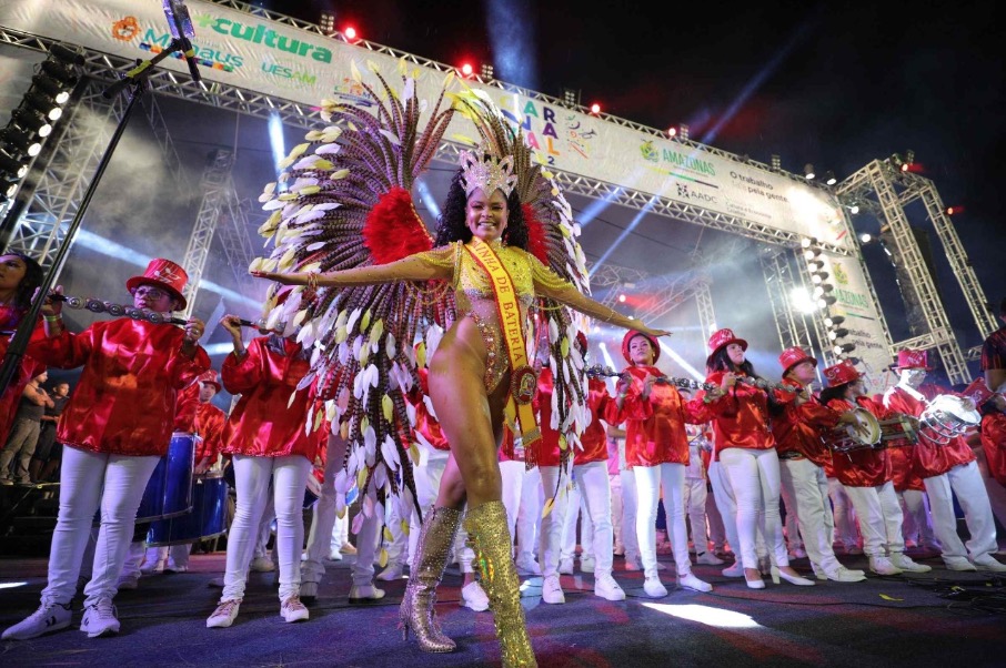 Emoção toma conta de foliões durante segundo dia do Carnaval 2022 em Manaus