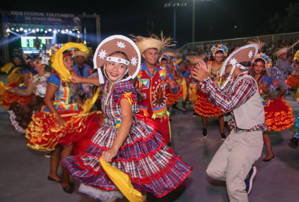 Festival Folclórico de Barreirinha tem disputa de quadrilhas e homenagem a Thiago de Mello