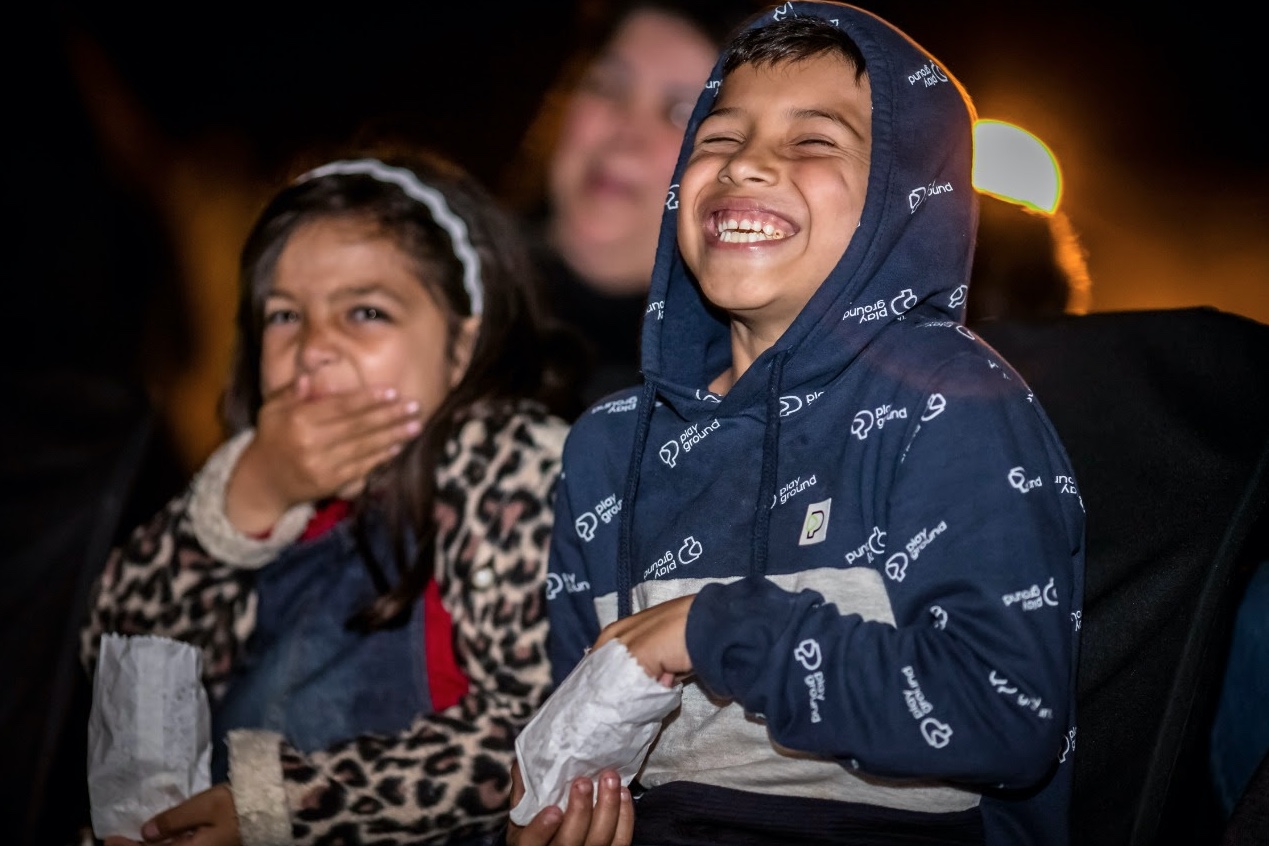 CineSolarzinho itinerante movido a energia solar oferece sessões de cinema gratuitas em Manaus