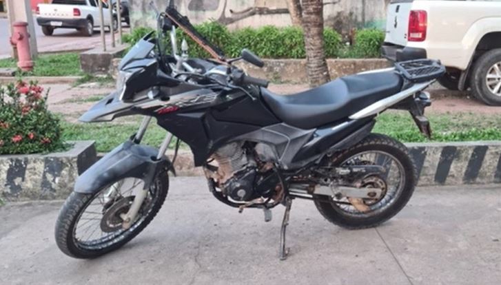 Guarda Municipal é preso suspeito de guardar rifle e moto roubada em casa no Amazonas