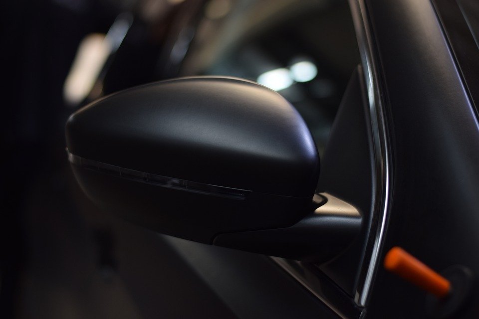 Pai embriagado deixa bebê de 1 ano por três horas dentro de carro fechado