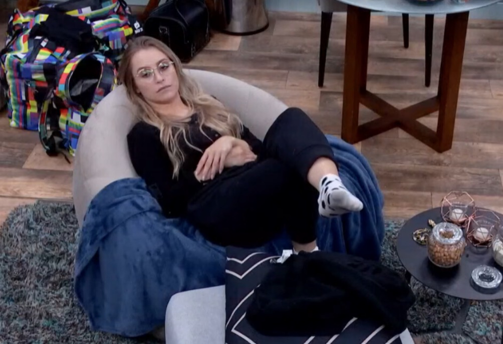 Declaração de Arthur pra outra e mais; saiba o que Carla não viu no quarto 