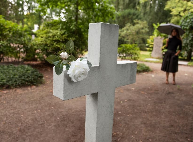 Família descobre pela internet que jovem está vivo após enterrar corpo errado