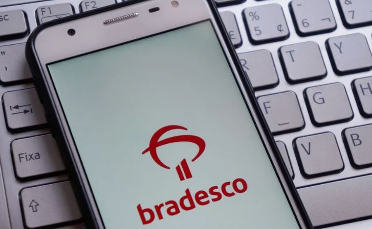 Apagão cibernético paralisa serviços bancários, comunicação e voos em todo o mundo